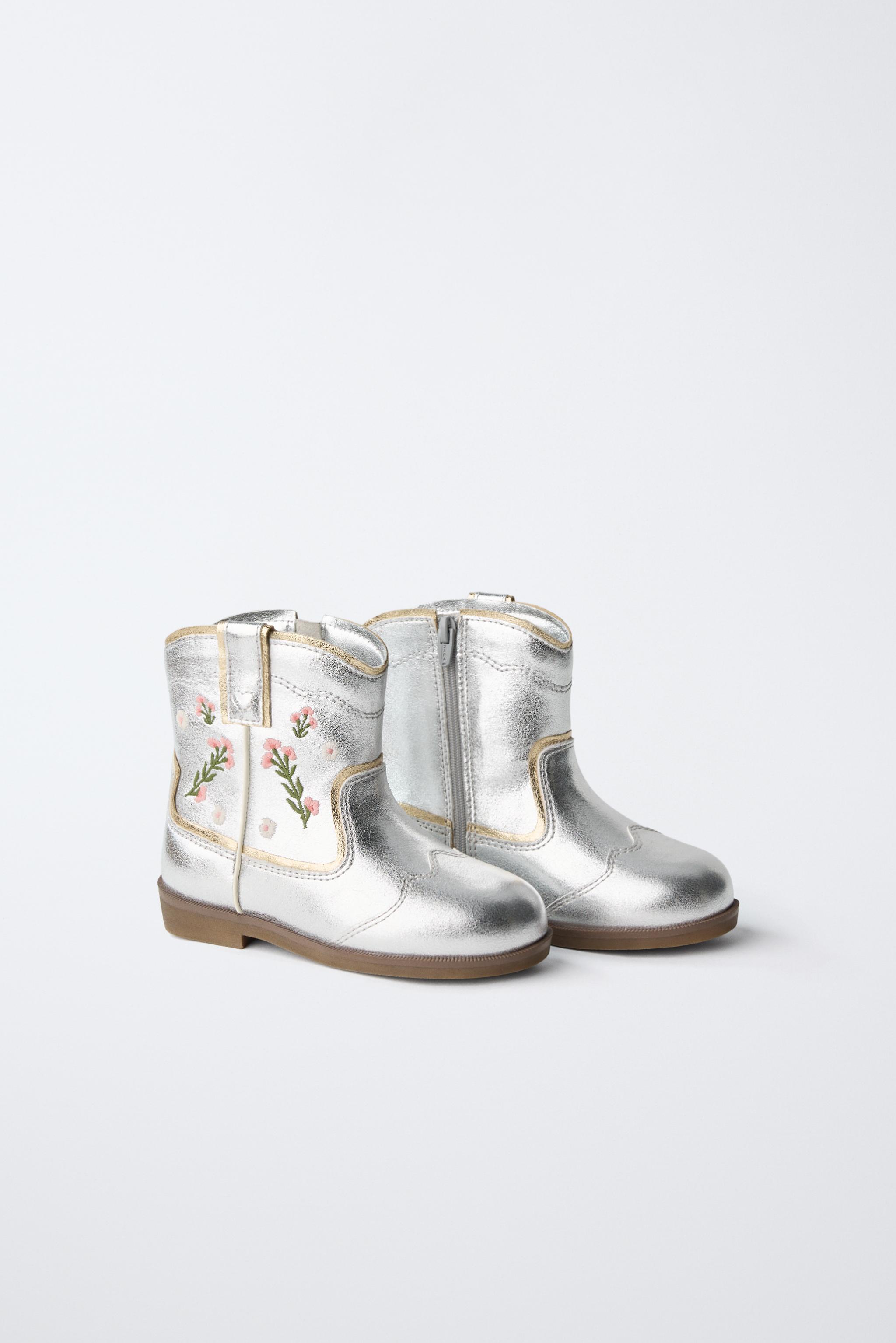 BOTTES MÉTALLISÉES BRODÉES